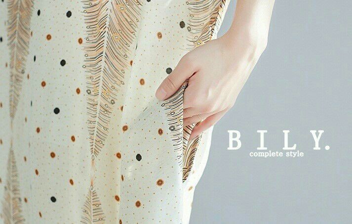เข้าเพิ่มรอบ 5 !!!😱 NEW ARRIVAL Complete style by BILY. แมกซี่งานสวยตัวยาว งานคอวีตัวยาวพริ้วๆค่ะ ผ้าลื่นนุ่มทิ้งตัวดี แขนสั้นทอลวดลายกราฟฟิกสวยมาก สีสันครีมน้ำตาลทั่วตัวค่ะ ดูวินเทจรุ่นนี้ทรงสวยดีไซส์น่ารัก งานผ้าดีใส่สบายมากไม่ร้อนค่ะ