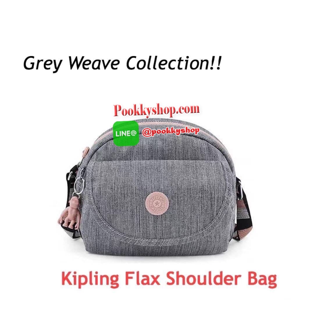 Kipling Flax Shoulder Bag จาก Grey Weave Collection กระเป๋าสะพายข้างทรงcrossbody ปรับความยาวสายให้เข้ากับลำตัวได้ฟรีไซส์ วัสดุpolymide100% ด้านหน้ามีช่องให้หนึ่งช่อง เปิดปิดช่องซิปหลัก แบบซิปเดียว ภายในกว้างของและมีช่องซิป/ช่องเล็กให้ใส่ของจุกจิก ด้านหน้า