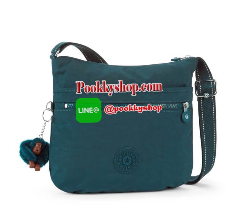 พร้อมส่งรุ่นยอดนิยม! KIPLING ART O SHOULDER BAG กระเป๋าสะพายรุ่นใหม่ล่าสุดวัสดุ Nylon+Polyester 100% เปิดปิดด้วยซิปสะดวกใช้ หัวซิปเเบรนด์ ภายในมีช่องซิป ช่องใส่มือถือและสายคล้องพวงกุญแจ ด้านหน้ามี2ช่องซิป ด้านหลังมี1ช่องซิป พร้อมสายสะพายยาวเลื่อนปรับได้จะ