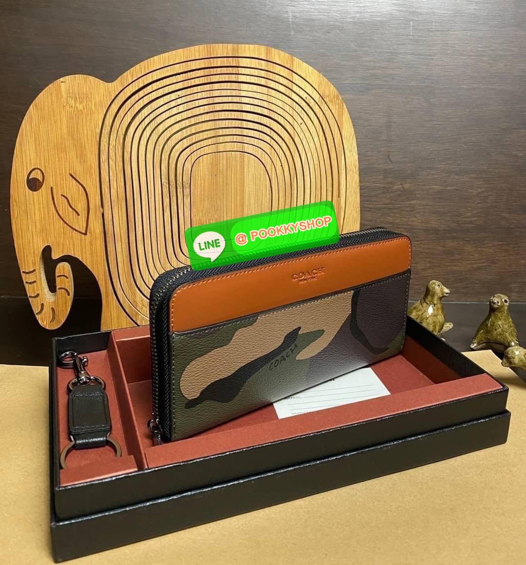 COACH ACCORDION ZIP WALLET IN SIGNATURE CANVAS กระเป๋าสตางค์ใบยาว ซิปรอบ ใช้งานง่าย ด้วยฟังชั่น ด้านใน ใส่บัตรได้จุใจ มีช่องซิปใส่เหรียญตรงกลาง โดนใจหลายๆคนไปเรียบร้อยและคลาสสิค เรียบหรูดูแพงตลอดกาล ยกให้รุ่นนี้เลย