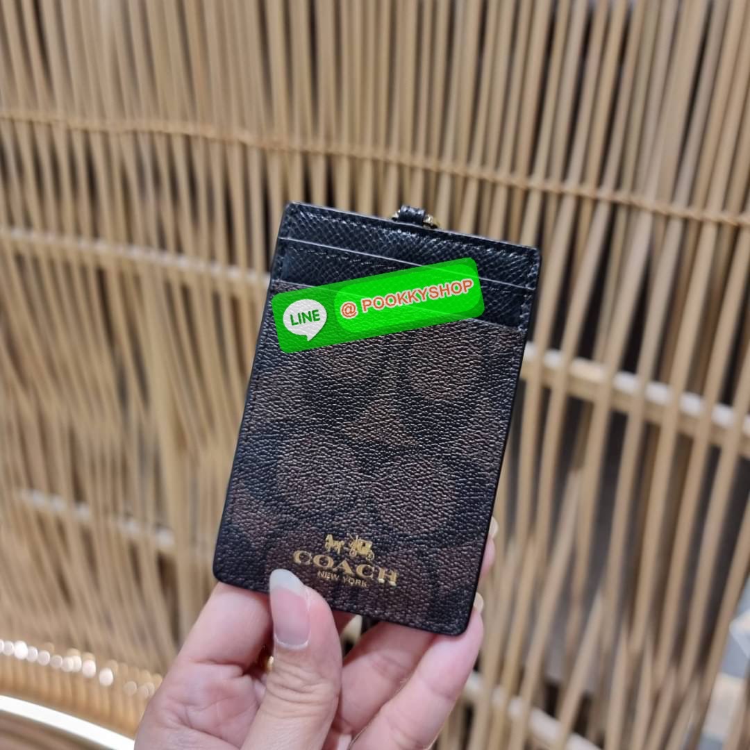 กระเป๋าใส่บัตรคล้องคอ Coach card holder ราคาพิเศษสุดๆ!!! ของหายาก!! ง่ายๆแบบไม่ธรรมดา!! คลาสสิคแต่มีดีเทลโดดเด่น!! กระเป๋าถนอมบัตร พร้อมสายคล้องคอ ดีไซน์ลวดลายสวย ดูดีทุกแบบ ใช้งานง่าย พกพาสะดวก จะใส่บัตรพนักงาน บัตรเครดิต บัตรปชช. ใบขับขี่ และบัตรอื่นๆที