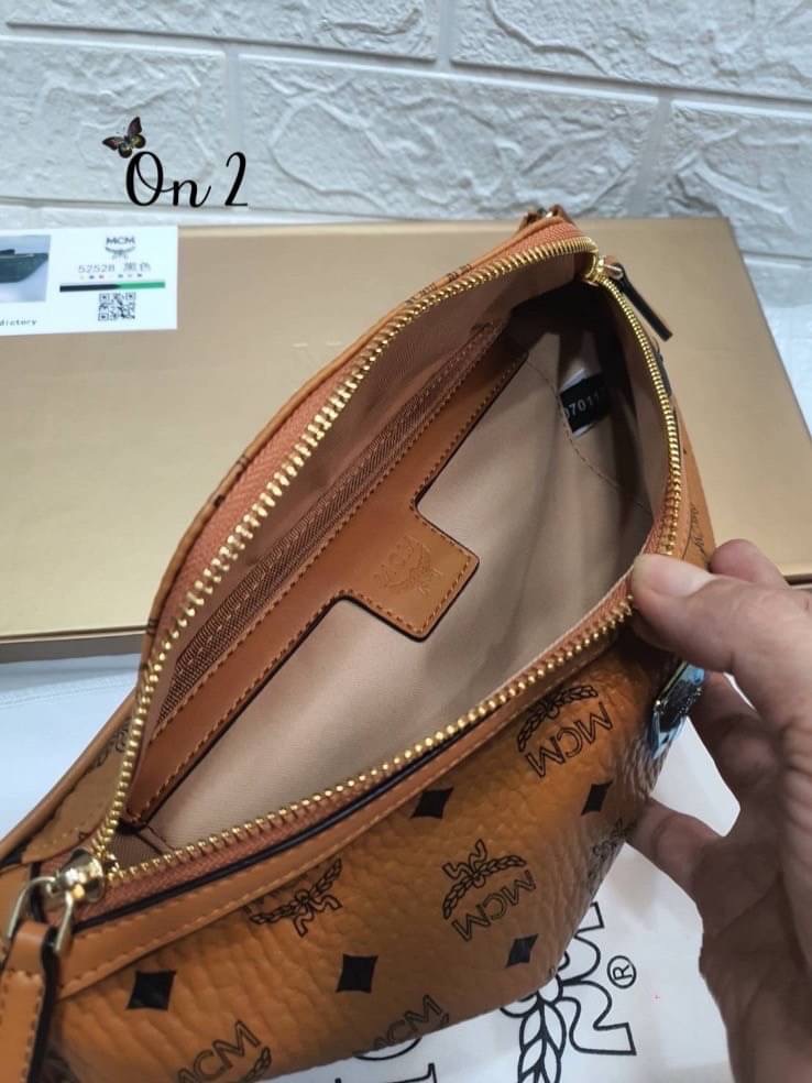 Mcm bag กระเป๋าคาดอกคาดเอวงานแบรนด์ ลาย โมโนแกรม หนังสวยงานดีงานเป๊ะมากค่ะ ผู้หญิงสะพายได้ ผู้ชายสะพายดี ห้ามพลาดน้า