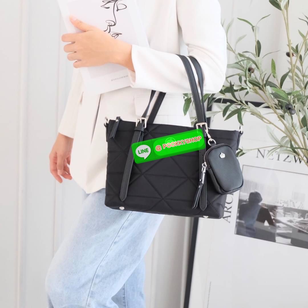 👑รุ่นขายดีล่าสุด กระเป๋า รุ่น COZY ทรง 𝗦𝗛𝗢𝗣𝗣𝗜𝗡𝗚 𝗕𝗔𝗚 size M (กลาง) ที่ผลิตจากวัสดุ Signature ของทางแบรนด์ 𝗡𝗬𝗟𝗢𝗡 𝗡