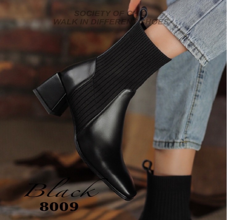 มันต๊าช!!มากแม่ เดินสับ แบบเฟียสๆ ให้เฉิดฉาย สไตล์สาวมั่น เดินในก็สวย เดินนอกก็แซ่บ! รองเท้าบูท ที่ใส่ง่ายเข้ากับทุกชุด ยีนส์ กระโปรง เดรส คาฟงคาเฟ่ ก็ไปได้หมด สูง 5.3 cm น้ำหนักเบา สวมใส่ง่าย เชิ่ดๆเริสๆ พร้อม เซลฟี่ โพสท่าสวยๆ กันได้เลยคร้า