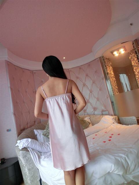 ชุดนอนผ้าไหม ชุดนอน ผ้าไหม แต่งปักลูกไม้ งานเกรด AAA สีชมพูอ่อน สวยหรูไสตล์คุณหนูหรูๆ แต่งลูกไม้ช่วงขอบอก ปลายแต่งริบบิ้นและลูกไม้ แบบคลาสสิคมีระดับมากๆคะ