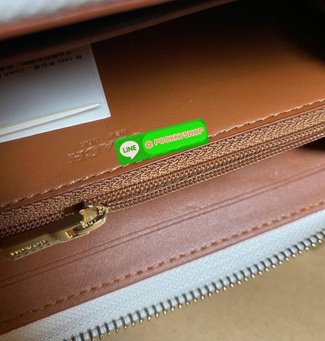 COACH ACCORDION ZIP WALLET IN SIGNATURE CANVAS กระเป๋าสตางค์ใบยาว ซิปรอบ ใช้งานง่าย ด้วยฟังค์ชั้น ด้านใน ใส่บัตรได้จุใจ มีช่องซิปใส่เหรียญตรงกลาง โดนใจหลายๆคนไปเรียบร้อยและคลาสสิค เรียบหรูดูแพงตลอดกาล ยกให้รุ่นนี้เลย