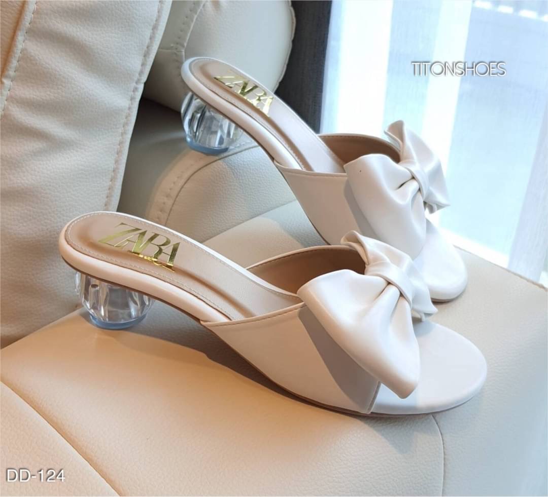 งานเข้าใหม่จร้า แบบเข้าใหม่งาน ZARA ส้นแก้ว แต่งโบว์ใหญ่ หนังนิ่มมากคะ ใส่สบาย น่ารักมาก เข้าได้ทุกชุดน่า พื้นปั้มแบรนด์