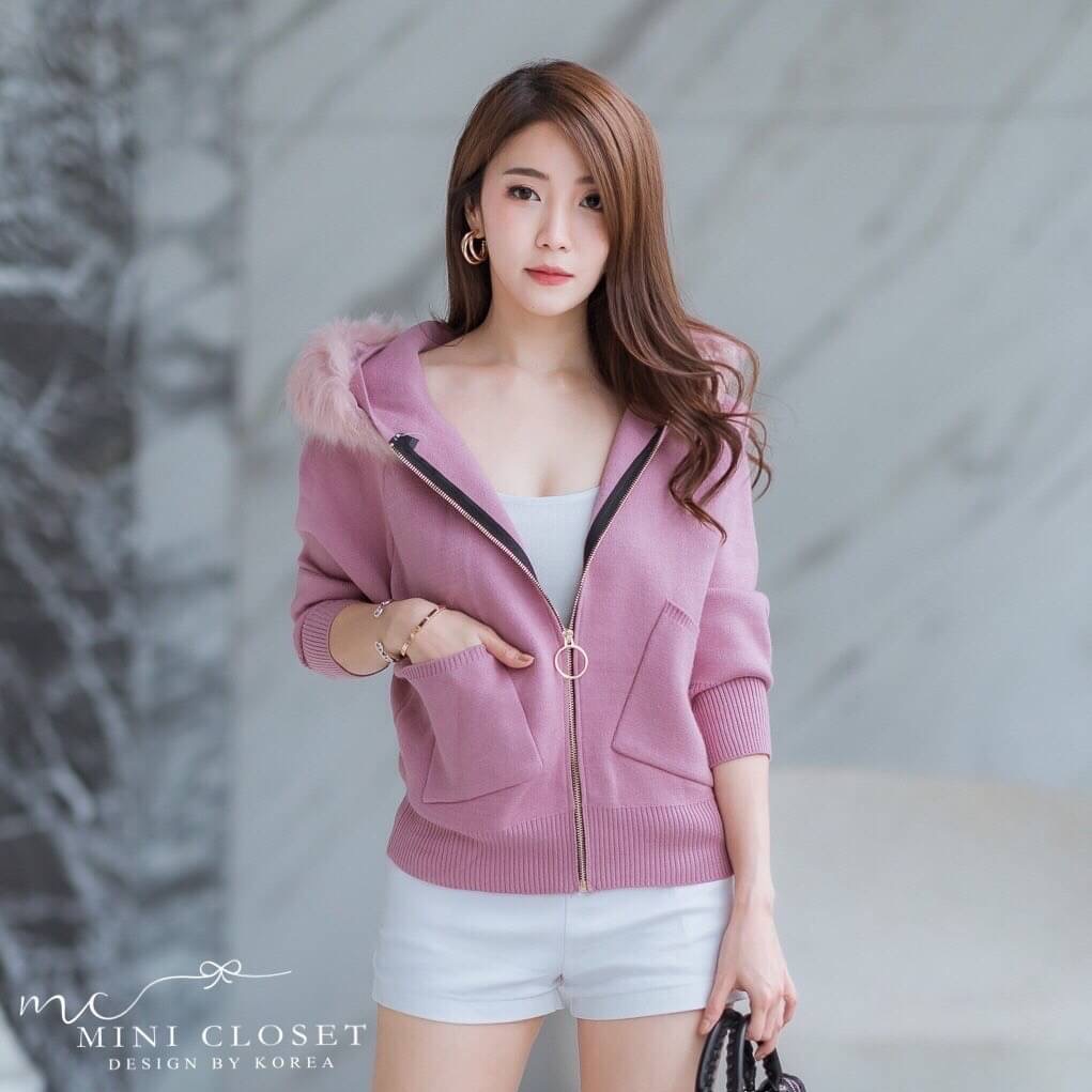 งานขายดี บอกเลยใส่ได้ตลอด สินค้าถ่ายจากงานจริง คุณภาพดีเฟอร์แน่นๆนุ่มๆมีฮู้ด ขนเฟอร์ถอดออกได้ มีซิปหน้า เป๋าข้าง บอกเลยห้ามพลาดค่ะ