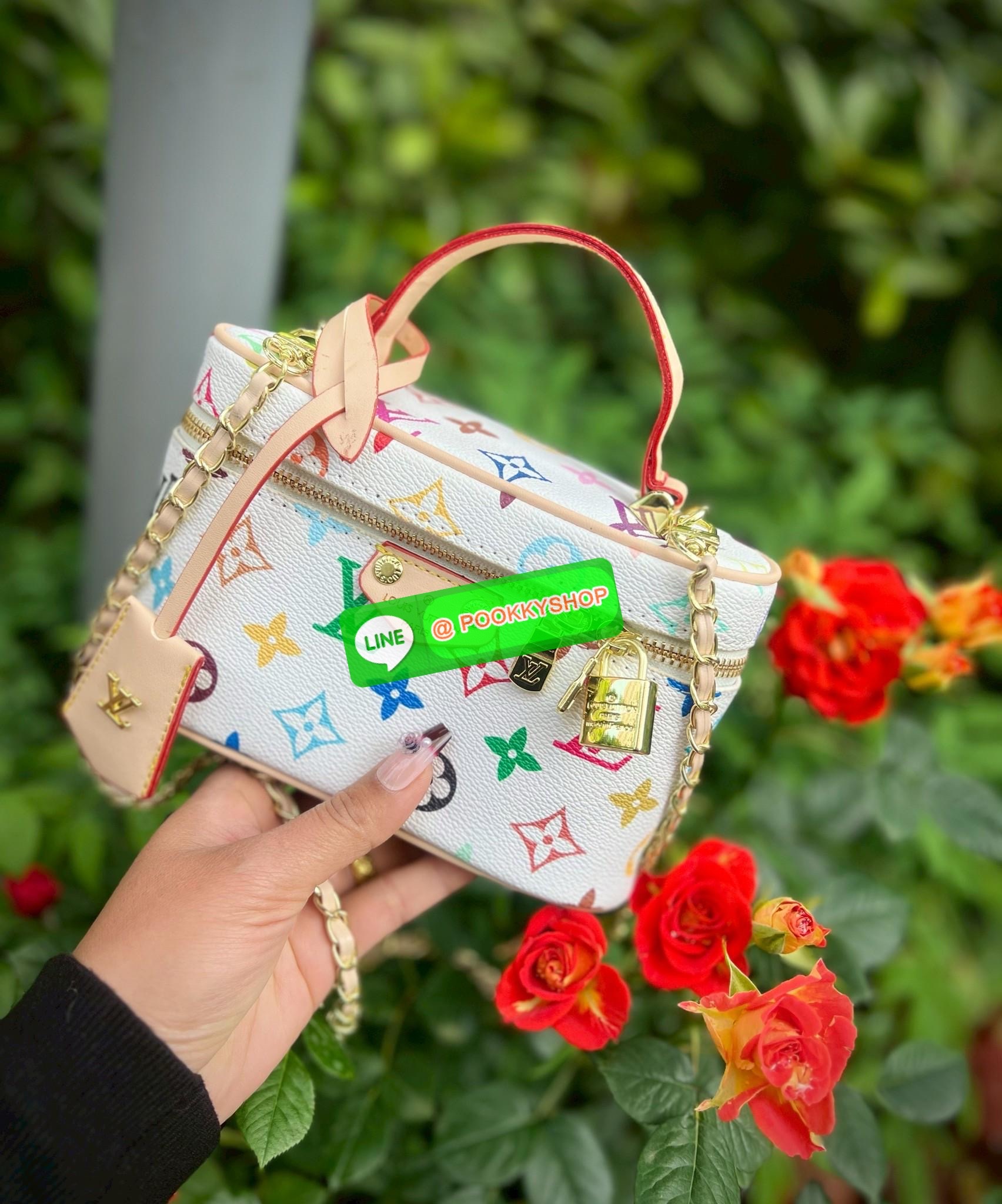 NEW ARRIVAL! **สินค้าเข้าใหม่** สุดฮอตกับน้องมินิๆสุดคลาสสิค ที่พกพาไปไหนมาไหนได้ตลอด สีสันสดใสสวยสะดุดตา ไม่ดูฉูดฉาดค่า! LOUIS VUITTON X MURAKAMI VANITY CHAIN POUCH MUITICOLOTED MONOGRAM ((Premium gift ตปท.))