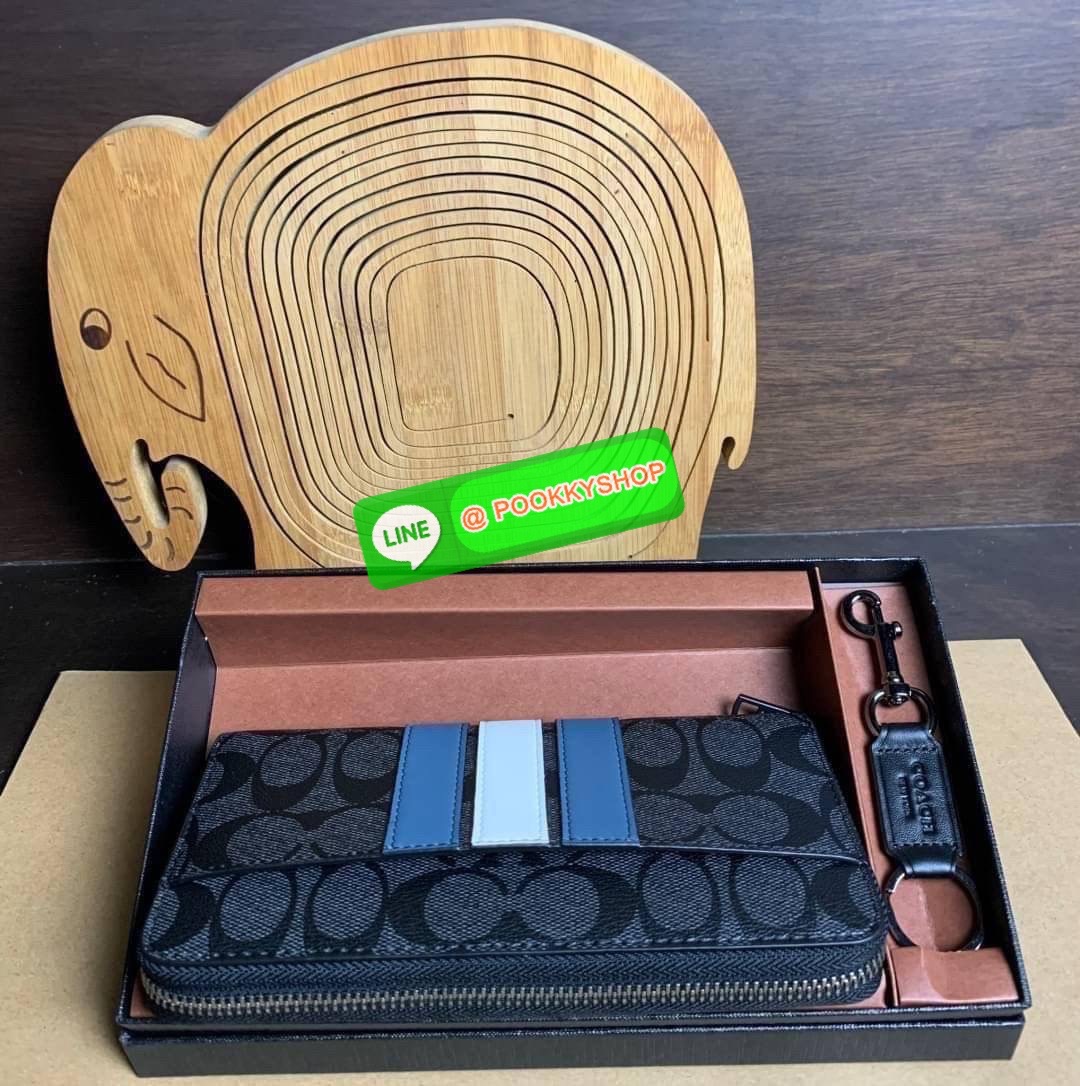 COACH ACCORDION ZIP WALLET IN SIGNATURE CANVAS กระเป๋าสตางค์ใบยาว ซิปรอบ ใช้งานง่าย ด้วยฟังค์ชั้น ด้านใน ใส่บัตรได้จุใจ มีช่องซิปใส่เหรียญตรงกลาง โดนใจหลายๆคนไปเรียบร้อยและคลาสสิค เรียบหรูดูแพงตลอดกาล ยกให้รุ่นนี้เลย