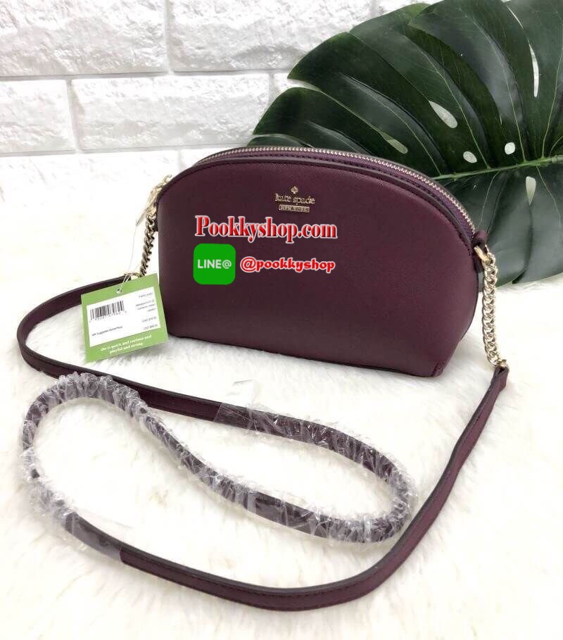 Kate Spade new york Cameron Street Crossbody With Zip Bag พร้อมส่งค่ะ!!! มีพร้อมส่งถึง 9 สีจ้า กระเป๋าสะพายข้างหรือแบบครอสบอดี้ร์ ลายหนังซาฟเฟียโน่ ทรงน่ารัก ใบจริงน่าใช้มากๆค่ะ ด้านหน้าติดโลโก้แบรนด์ มีช่องแม่เหล้กให้ใส่ของหนึ่งช่อง เปิดปิดช่องหลักแบบซิป