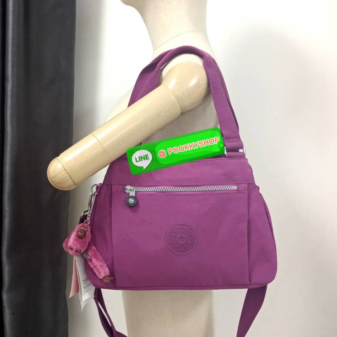 KIPLING ELISE HANDBAG กระเป๋าถือและสะพายไหล่ วัสดุ Nylon +Polyester ขนาดกำลังพอดี จุของได้มาก มีหูจับสองสาย ถือสะดวก น้ำหนักเบา มีช่องซิป ด้านหน้า ช่อง กระเป๋าหลักเปิด-ปิดด้วยซิป มี3 ช่องว่างใส่ของได้จุมากๆ ใส่มือถือได้ กระเป๋าสตางค์ใบยาว และ เครื่องสำอาง