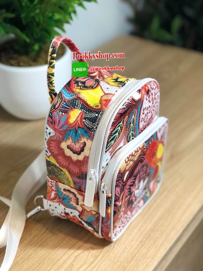 ADIDAS MINI BACKPACK กระเป๋าเป้หรือสะพายหนังPu คุณภาพดี สไตล์ Sport ขนาดมินิ น้ำหนักเบา ด้านหน้ามีโล้โก้และช่องซิป เปิดปิดด้วยซิปสะดวกใช้ หัวซิปแบรนด์ ภายในมีช่องใส่ของ หูจับถนัดมือ สายสะพายปรับได้ตามต้องการ สามารถสะพายเป็นเป้ หรือกระเป๋าสะพาย Crossbody ใ