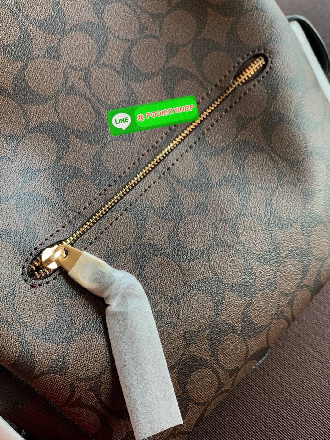 COACH PENNIE SHOULDER BAG ((C1523)) พร้อมส่ง! ✔️กระเป๋าหิ้ว//คล้องไหล่//สะพายข้างได้ สุดคุ้ม! ✔️ใบใหญ่ ทรงสวยใส่ของได้จุมาก หนังแท้ หนังนิ่ม สัมผัสแล้วหลงรักแน่นอนค่ะ ✔️ปากกระเป๋ากว้าง ล้วงหยิบของสะดวกมากๆ ภายในกระเป๋าโล่งกว้าง สัมภาร