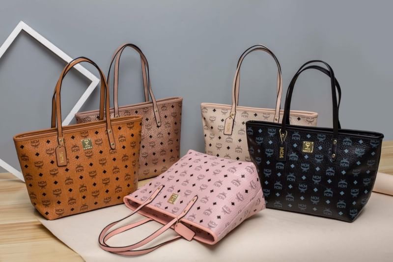 กระเป๋าสะพาย MCM งานพรีเมี่ยม ปั้มครบ พร้อมถุงผ้า