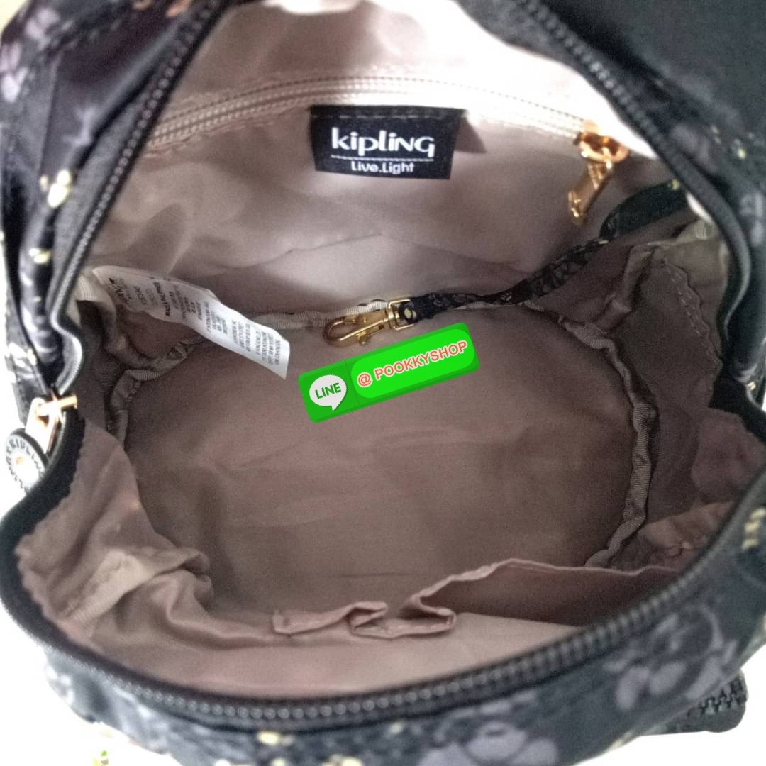 Kipling Basic Mini Backpack กระเป๋าเป้มินิ วัสดุ Nylon +ซับใน Polyester ขนาดใบเล็กระทัดรัด ใช้งานง่าย ด้านหน้ามีซิป pocket สำหรับใส่ของเล็กน้อย ช่องหลักโล่งกว้างใส่ของได้เยอะ พร้อมช่องซิปผนังข้างหลังและช่องแยกสำหรับใส่ของอีกฝั่ง สามารถใช้งานได้ ถึง 3 แบบ