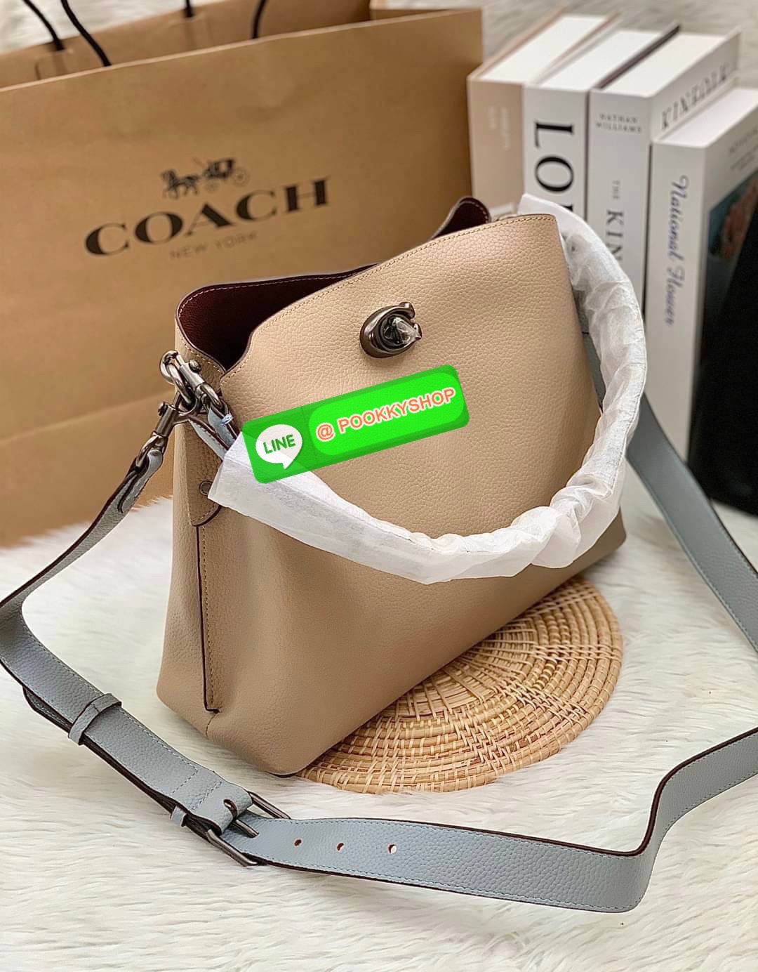 COACH WILLOW SHOULDER BAG ((C2745//C2590//C2621)) พร้อมส่ง ไม่ให้หลงรักยังไงไหว 🔺กระเป๋าหิ้ว//คล้องไหล่//สะพายข้าง สุดคุ้ม! หนังแท้ชั้นดีที่สุด ได้ไปหลงรักแน่นอนค่ะ หนังสวยมากๆ 🔺ตัวกระเป๋าแบ่งเป็นสองช่องหลัก ด้านนึงเป็นแบบหมุนล็อค//อีกด้าน