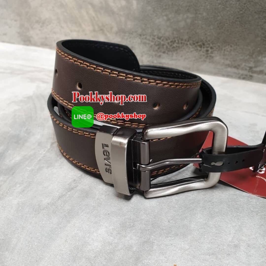 กระเป๋าสตางค์+เข็มขัด Levi's กระเป๋าด้านหน้าปั๊มโลโก้แบรนด์ด้านในมีช่องใส่บัตร และมีช่องใส่ธนบัตร 2 ช่อง มีช่องใส่เหรียญด้วย ส่วนตัวเข็มขัด Levi's หัวเข็มขัดเป็นแบบลำลอง ด้านหน้าปั๊มอักษรแบรนด์ ตัวสายสีน้ำตาลดำ ด้านหลังปั๊มชื่อแบรนด์ มีแท็กป้ายต