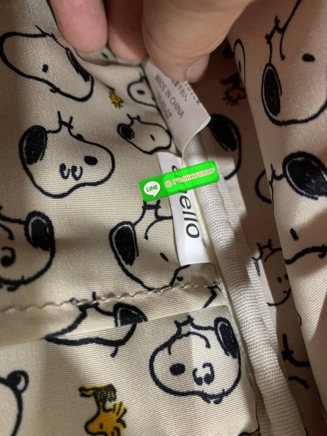 ANELLO x Peanuts Backpack (Size Kids) os-s043 ได้ Collaboration หรือเป็นการร่วมงานกับตัวการ์ตูนสุดคลาสสิคอย่าง Peanuts มานำเสนอโดยเอาคาแลคเตอร์ ในการใช้ชีวิตประจำวัน ที่เหมาะสม มาวางบนตัวกระเป๋า กระเป๋า anello (อเนลโล่) กระเป๋าเป้แบรนด์ของญี่ปุ่น ที่มีเอก