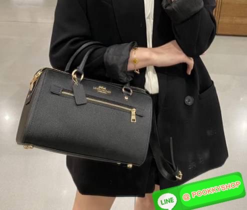 New in!! เข้าแล้วสีที่สาวๆรอคอยกันมานาน ห้ามพลาด COACH ROWAN SATCHEL ((79946)) พร้อมส่ง สิ้นสุดการรอคอย ห้า พลาดค่า! กระเป๋าหิ้ว//คล้องมือ//สะพายข้างได้ หนังแท้ลายหนังสวย ทรงสวย หรูดูผู้ดีมาแต่ไกลเลยค่าา ด้านหน้ามีช่องซิปให้ใส่ของจุกจิก ปากกระเป๋าแบบซิป ภ