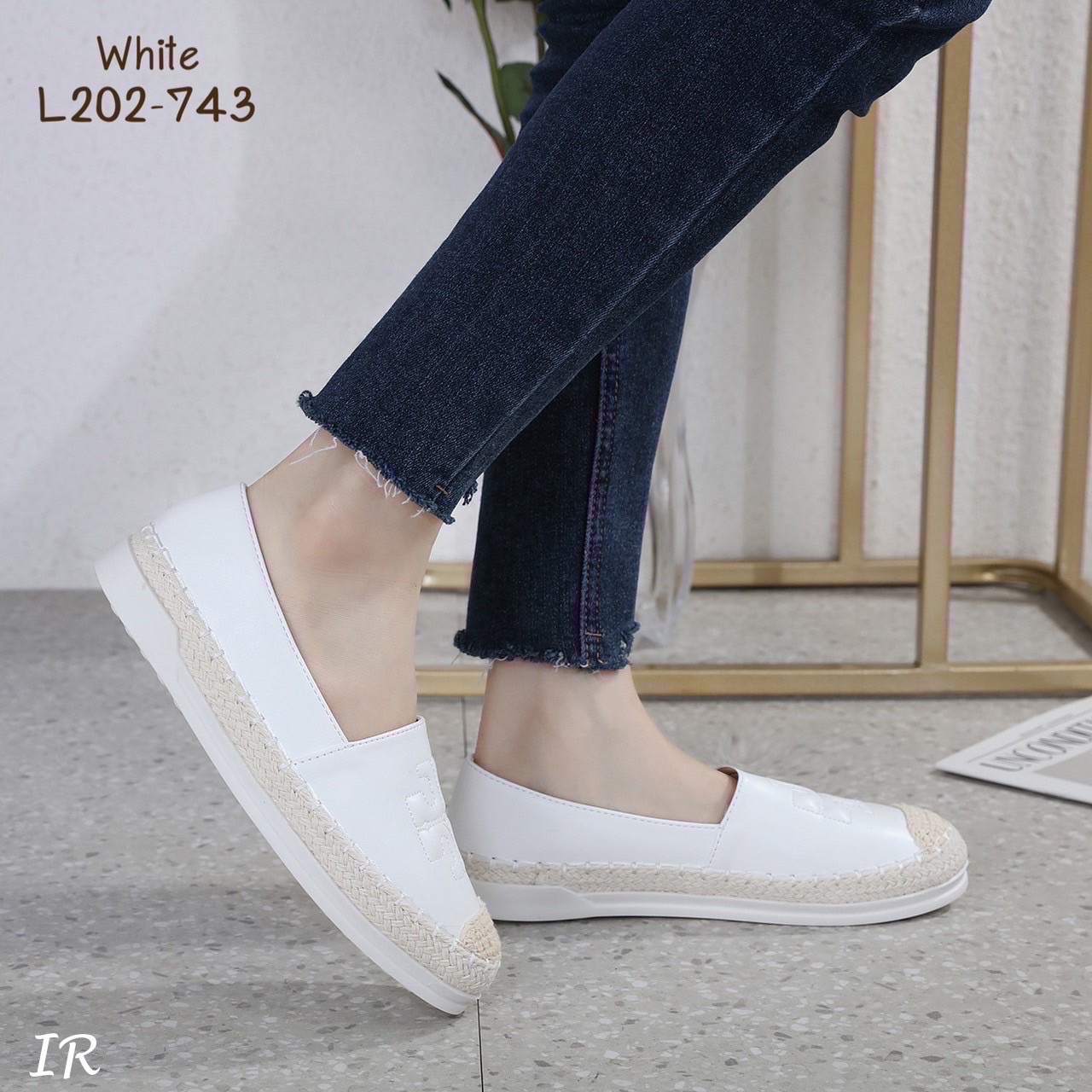 รีพีทแบบขายดี!! พร้อมส่ง รองเท้า slip on หนังPUนิ่มทรงสวยปั๊มลายนูน Tory พื้นนิ่ม ขอบปอแน่น พื้นหนา 2 เซน พร้อมกล่อง งานดีใส่สวยมาก