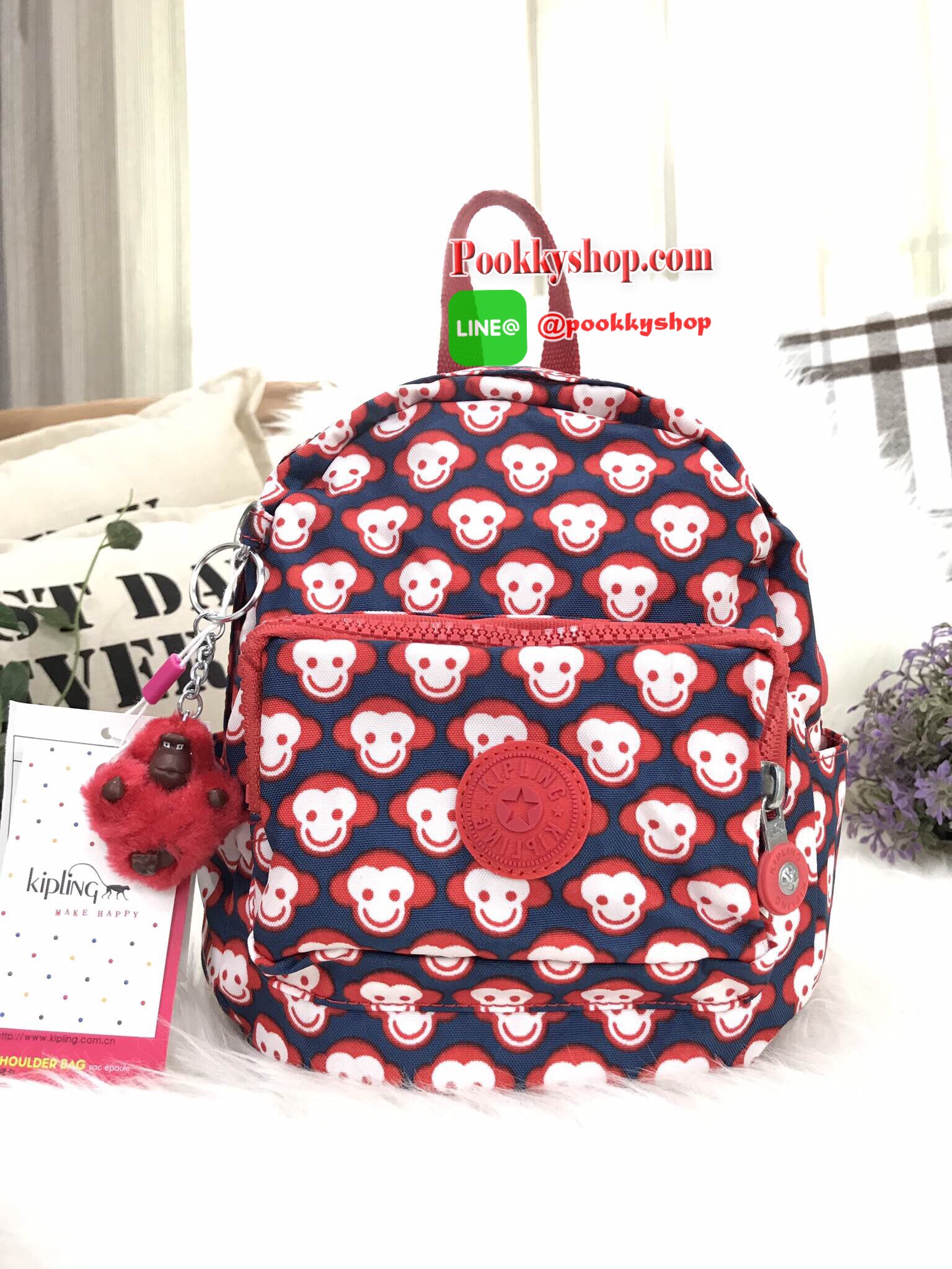 พร้อมส่ง KIPLING NYLON MINI BAG กระเป๋าถือหรือสะพายวัสดุ Nylon + Polyester 100% รุ่นมินิมีหูหิ้วเเละสายสะพายยาวเลื่อนปรับระดับได้ถอดได้ จุดเด่นที่สามารถคล้องสายสะพายได้หลายแบบ จะสะพายไหล่ สะพาย Cross Body หรือจะคล้องสายเป็นเป้สะพายหลังก็ดูดี เปิดปิดด้วยซิ