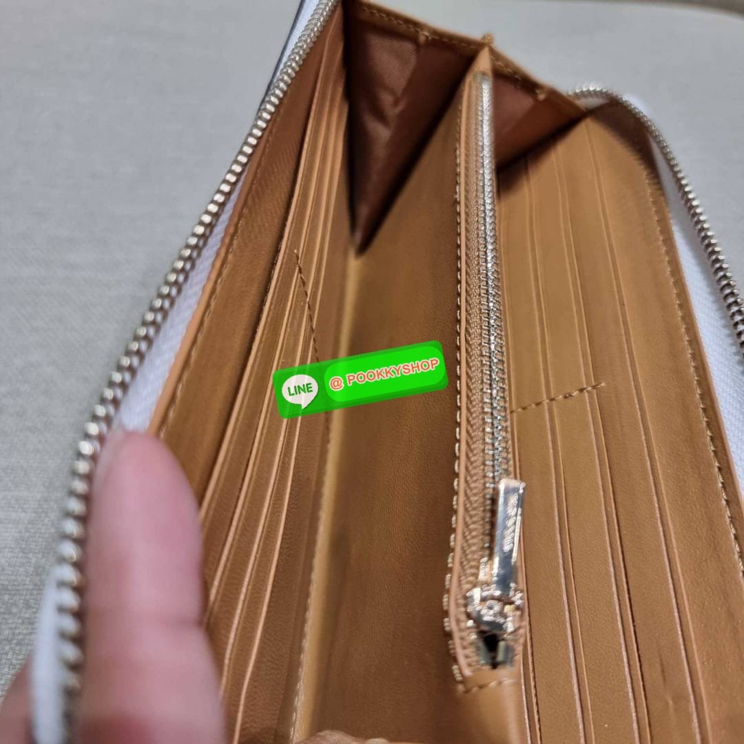 COACH 28444 ACCORDION ZIP WALLET WITH FLORAL BOW PRINT กระเป๋าสตางค์ใบยาว ลวดลายดอกไม้สุดฮิต คอลเลคชั่นที่ขายดีขายได้ตลอดกาล วัสดุหนัง pepble สวยคม เปิด-ปิดด้วยซิปรอบ รูดใช้งานง่าย ใส่มือถือได้ ใส่บัตร ใส่ธนบัตรได้สบายๆ สวยเกินราคาแบบนี้ สาวๆห้ามพลาดน้า!!