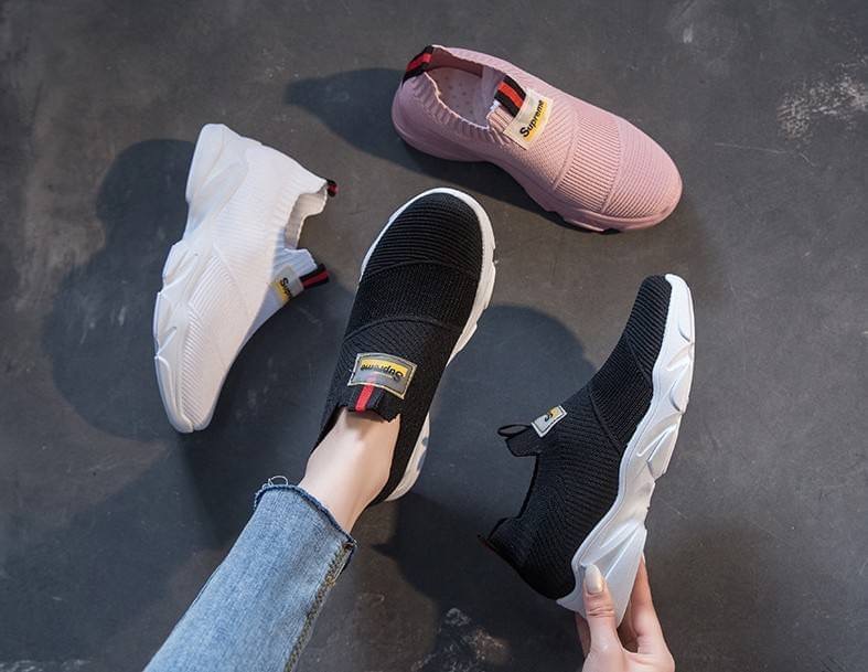 รองเท้าสลิปออนนุ่มๆเพื่อสุขภาพ ทรงสปอร์ต แฟชั่นมาแรง ไม่อยากให้พลาดเลยสำหรับรุ่นนี้ !! วัสดุผ้าทอเนื้อหนานุ่มขึ้นทรง ใส่สบาย กระชับ ยืดหยุ่นมากๆ ดีไซน์สวยเก๋ พื้นยาง 1.5 นิ้ว เดินสบายไม่เมื่อยเท้า ทรงอูมไม่บีบอัดหน้าเท้า ใครได้ใส่ต้องหลงรักแน่นอน คู่เดียว