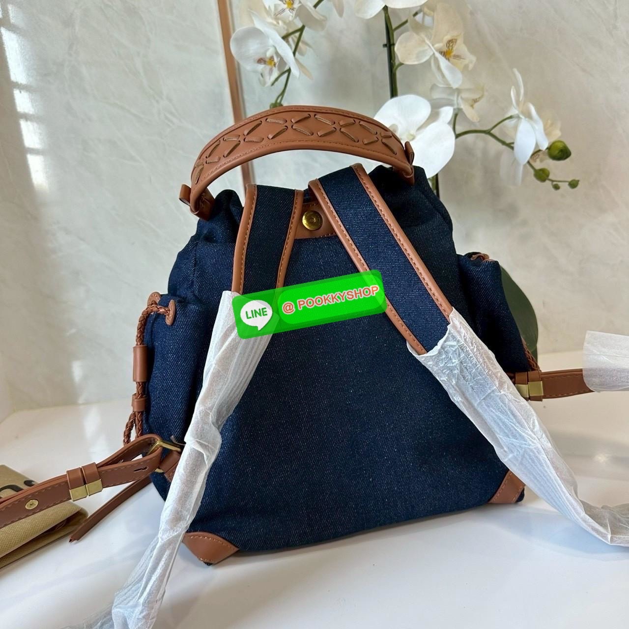 Songmont Series Backpack Female Small Capacity Songmont Drawstring Backpack กระเป๋าเป้สายรูดทรงชิคที่กำลังเป็นกระแสฮิตสุด ๆ เพราะดีไซน์เรียบเก๋ ใช้งานง่าย และแมทช์ได้หลายสไตล์ ดีไซน์ unisex ใช้ได้ทั้งผู้หญิงและผู้ชาย ดีไซน์: ทรงถุงสายรูด (Drawstring) ดูมิ