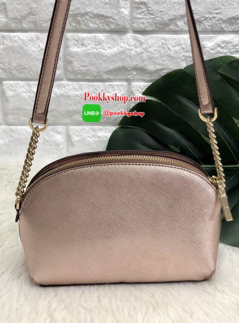 Kate Spade new york Cameron Street Crossbody With Zip Bag พร้อมส่งค่ะ!!! มีพร้อมส่งถึง 9 สีจ้า กระเป๋าสะพายข้างหรือแบบครอสบอดี้ร์ ลายหนังซาฟเฟียโน่ ทรงน่ารัก ใบจริงน่าใช้มากๆค่ะ ด้านหน้าติดโลโก้แบรนด์ มีช่องแม่เหล้กให้ใส่ของหนึ่งช่อง เปิดปิดช่องหลักแบบซิป