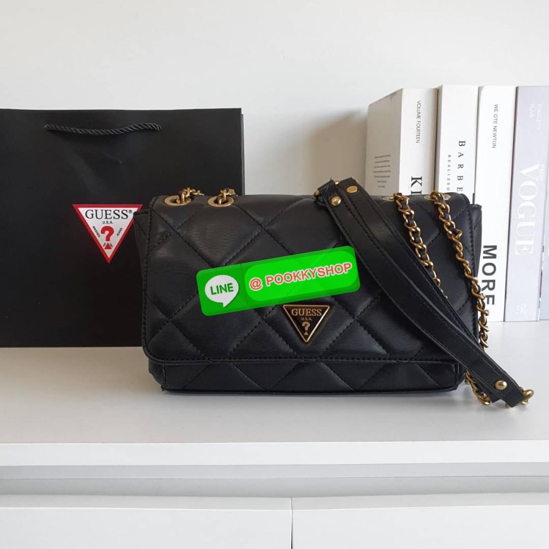 รุ่นใหม่ล่าสุด!! GUESS CESSILY CONVERTIBLE CROSSBODY BAG กระเป๋าสะพายข้าง รูปทรงสวย หนังนิ่มมือมากกก ตกแต่งด้วยโลโก้แบรนด์ด้านหน้า ด้านในเปิดปิดด้วยกระดุมแม่เหล็ก มีช่องซิปแยก+ช่องใส่บัตรฝั่งตรงข้ามอีกช่อง สามารถใส่กระเป๋าสตางค์ยาว โทรศัพท์ได้ทุกรุ่น มาพร