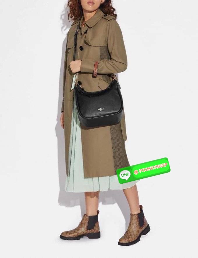 COACH JULES HOBO BAG ((C9189//9190)) 🌍พร้อมส่งที่ไทย! ต้องบอกก่อนว่าหนังรุ่นนี้อย่างดี นิ่มมากๆ สัมผัสแล้วรู้สึกละมุน กับกระเป๋าใบใหญ่ ทรงสวย เปิดปิดกระเป๋าแบบซิปมีหนังห้อยเพิ่มความเก๋ตรงหัวซิปค่ะ ภายในกระเป๋ากว้างมาก ใส่สัมภาระได้ครบครัน หายห่วงเ