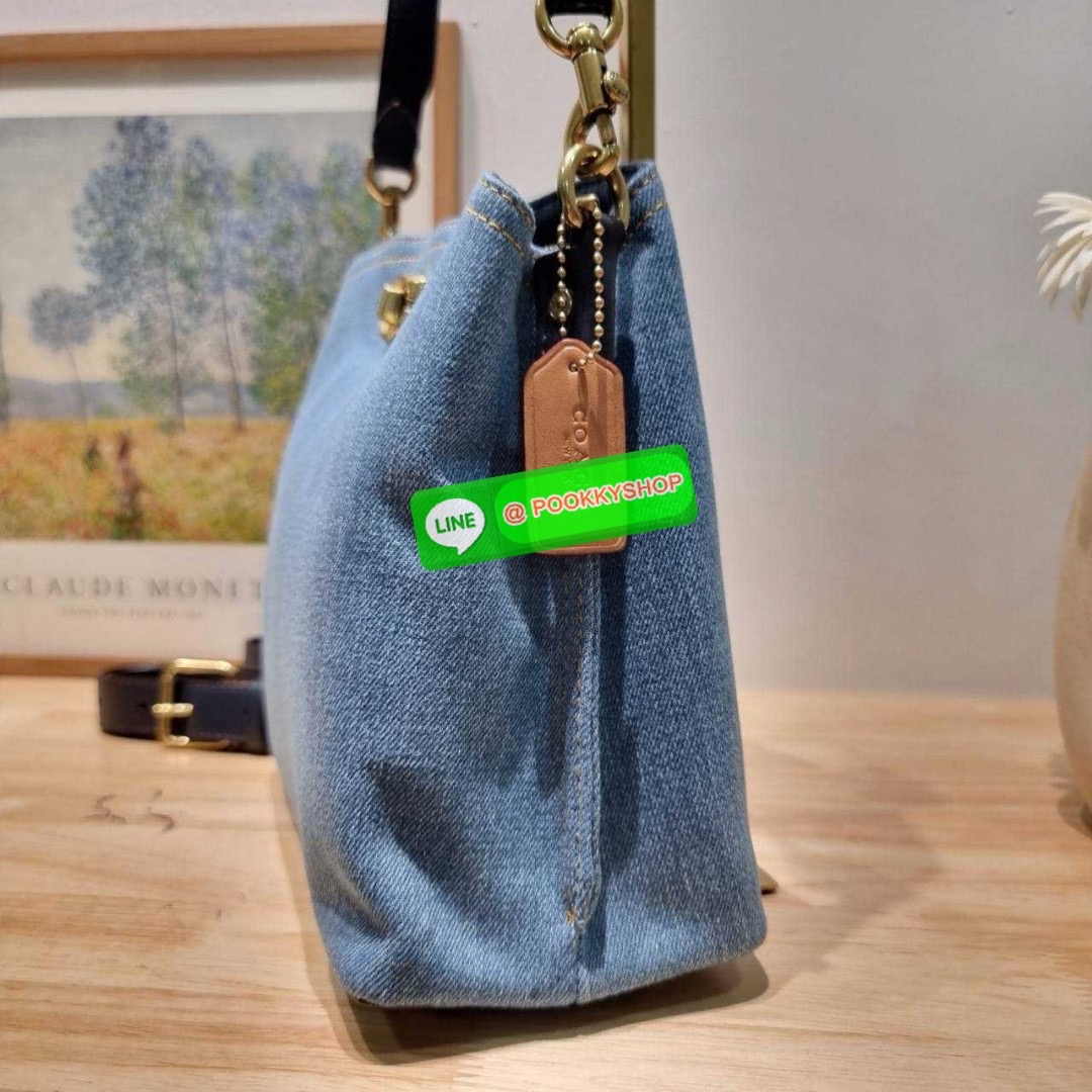 COACH CS241 WILLOW BUCKET BAG 🔆 Details ไอเท็มขายดี the best seller ที่สวยแบบมองไม่เลิก!! สวยแบบทำถึง!! กระเป๋าสะพายไหล่ทรงสวย ดีไซน์คลาสสิควินเทจ สีเดนิมดูโดดเด่น เปิดปิดด้วยตัวบิดล็อค และอีกฝั่งเป็นกระดุมแม่เหล็ก