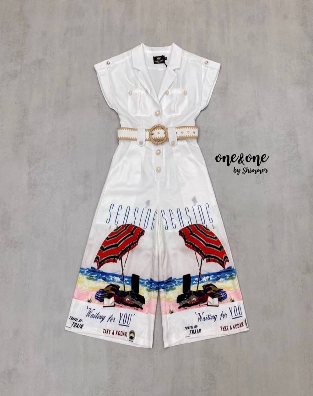 จั้มสูทเนื้อผ้าคอตตอนพิมพ์ลายริมทะเลสวยคมชัด งานมีซับใน และตกแต่งกระดุมทองเพิ่มความสวยหรูให้กับตัวเพย์สูท มาพร้อมเข็มขัดเข้าเซ็ท ให้ลุคสวยสดใสในวันสบายๆของคุณแน่นอนค่า