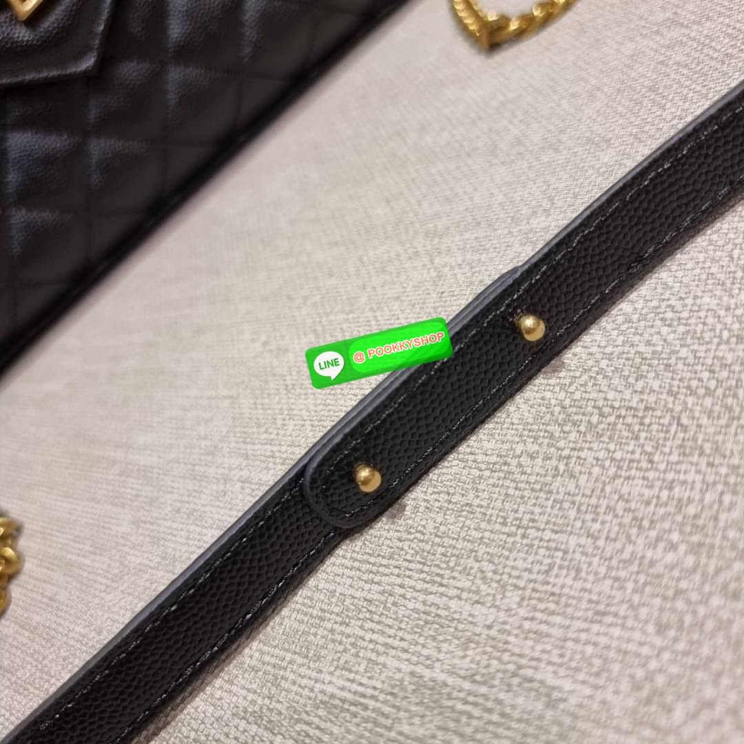 New in!! Yves Saint laurent envelope quilted with chain กระเป๋าสะพายพรีเมี่ยมกิ๊ฟ จากเคาน์เตอร์ vip dutyfree ทรง woc สุดฮอต ในดีไซน์ใหม่ ดีเทลเย็บสวยคม โดดเด่นกว่าใครแน่นอน วัสดุหนัง pepble ทนทาน ใช้งานง่ายเพียงแค่เปิด-ปิดด้วยกระดุมแม่เหล็ก ภายในแบ่งสัดส่