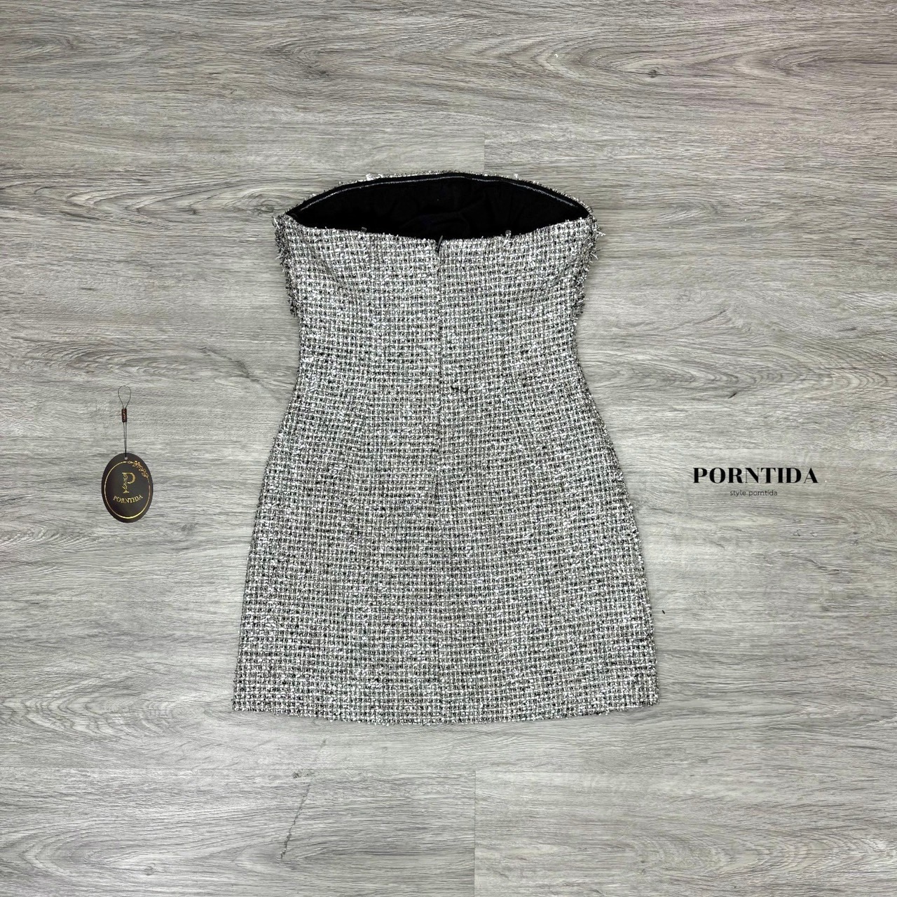 เดรสแฟชั่น ชุดเดรสเกาะอก งานผ้าคล้ายๆผ้าทวีตมีดิ้นเงินทั้งขุด