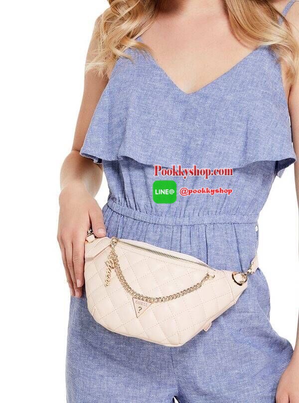 NEW ARRIVAL! Guess Kyli Fanny Pack Belt Bag 2019 กระเป๋าสะพาย/คาดเอว/คาดอกรุ่นใหม่ล่าสุดจาก GUESS FACTORY วัสดุหนังเเกะสังเคราะห์แบบนิ่มลายตารางเปิดปิดด้วยซิป ด้านหน้าประดับโซ่ห้อยโลโก้ดูมีดีเทล ด้านหลังมีช่องซิป ภายในมีโลโก้และช่องซิป สะพายได้หลายแบบไม่จ