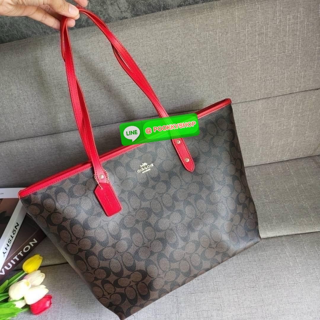 COACH CITY ZIP TOTE IN SIGNATURE COATED CANVAS (COACH F36876) กระเป๋าสะพายทรงช้อปปิ้ง ทรงสวย ทรงยอดนิยมใบใหญ่ยุของได้เยอะ หนังcanvas ลาย C Signature สายหนังแท้ สะพายขึ้นไหล่ได้สวย ใบใหญ่ ใช้งานง่าย มีซิปปิดด้านบน มีผ้าบุด้านใน มีช่องซิป