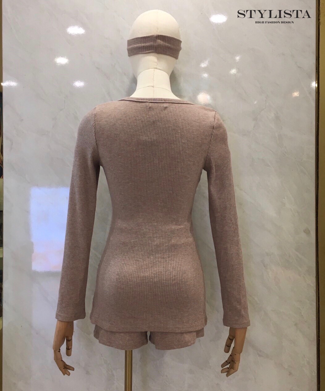 ชุดเซทแฟชั่น เซตเสื้อแขนยาว+กางเกงขาสั้นผ้าริบ สีนู้ดคาราเมลสุดละมุน