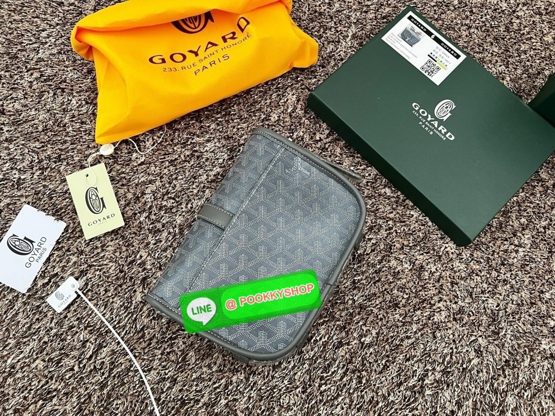 NEW NEW NEW จะเลิกฮิตกันกี่โมงค่าสำหรับรุ่นนี้ GOYARD BELVEDERE PM พร้อมส่ง! ได้ราคาดีมา จำนวนจำกัดค่ะ! 💌กระเป๋าสะพายข้างหรือครอสบอดี้ร์ หนังแท้สวย หนังมีความนิ่มในตัว น้ำหนักเบา ตอบโจทย์ได้ดีในทุกๆวันค่ะ 💌เปิด-ปิดกระเป๋า แบบตัวสอดด้านหน้า