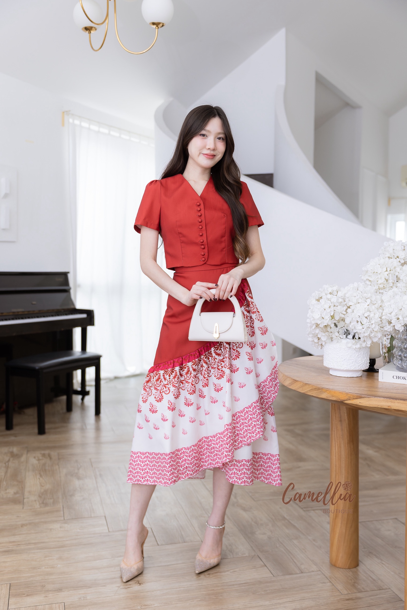 ชุดเซทแฟชั่น ชุดSet เสื้อคอปีนกระดุมหน้าสวยละมุนมากคะ มาคู่กับกระโปรงผ้าลายไทย