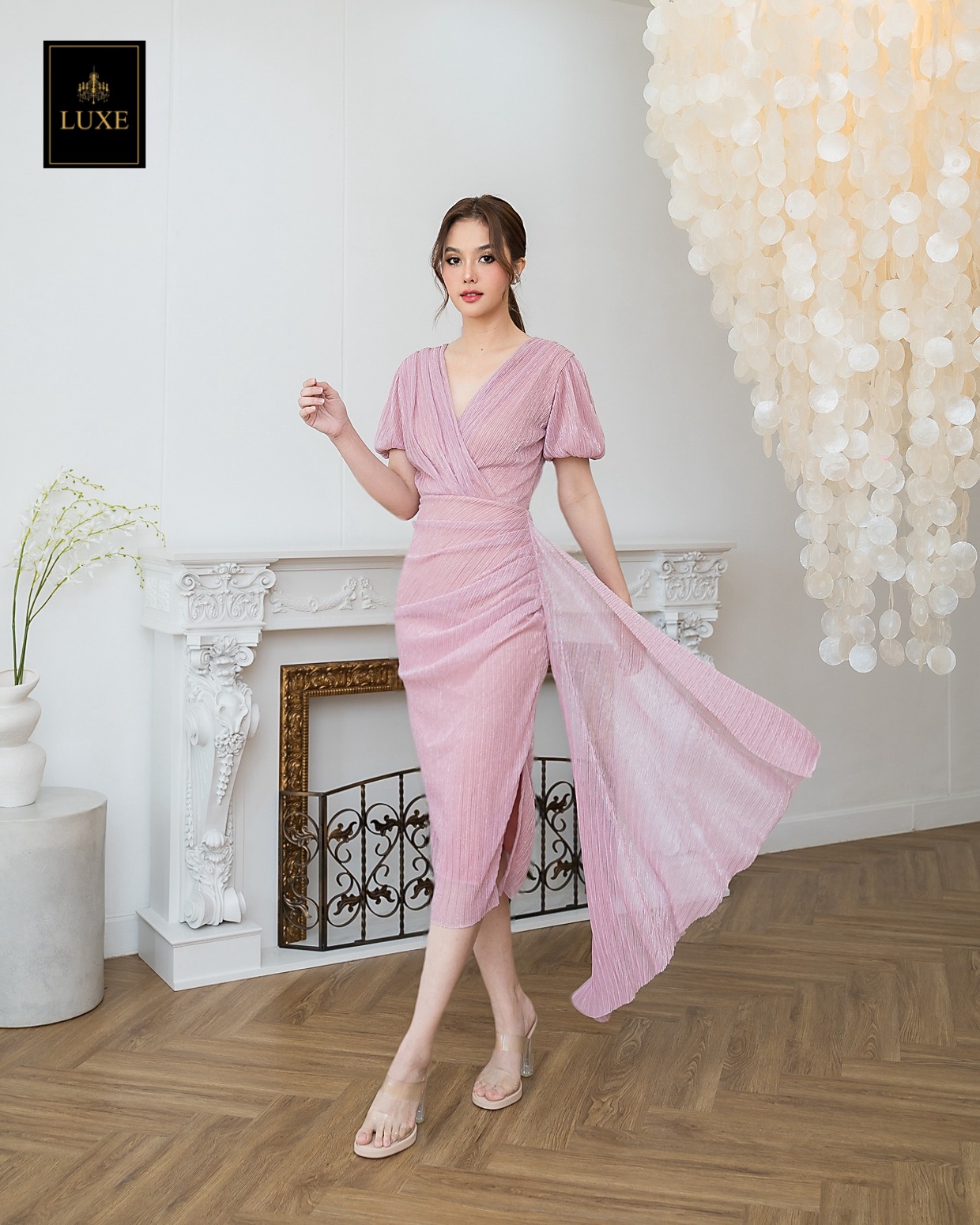 เดรสแฟชั่น เดรสเสื้อคอป้าย แขนบอลลูน กระโปรงทรงสอบจับเดรป แต่งชายระบายยาว