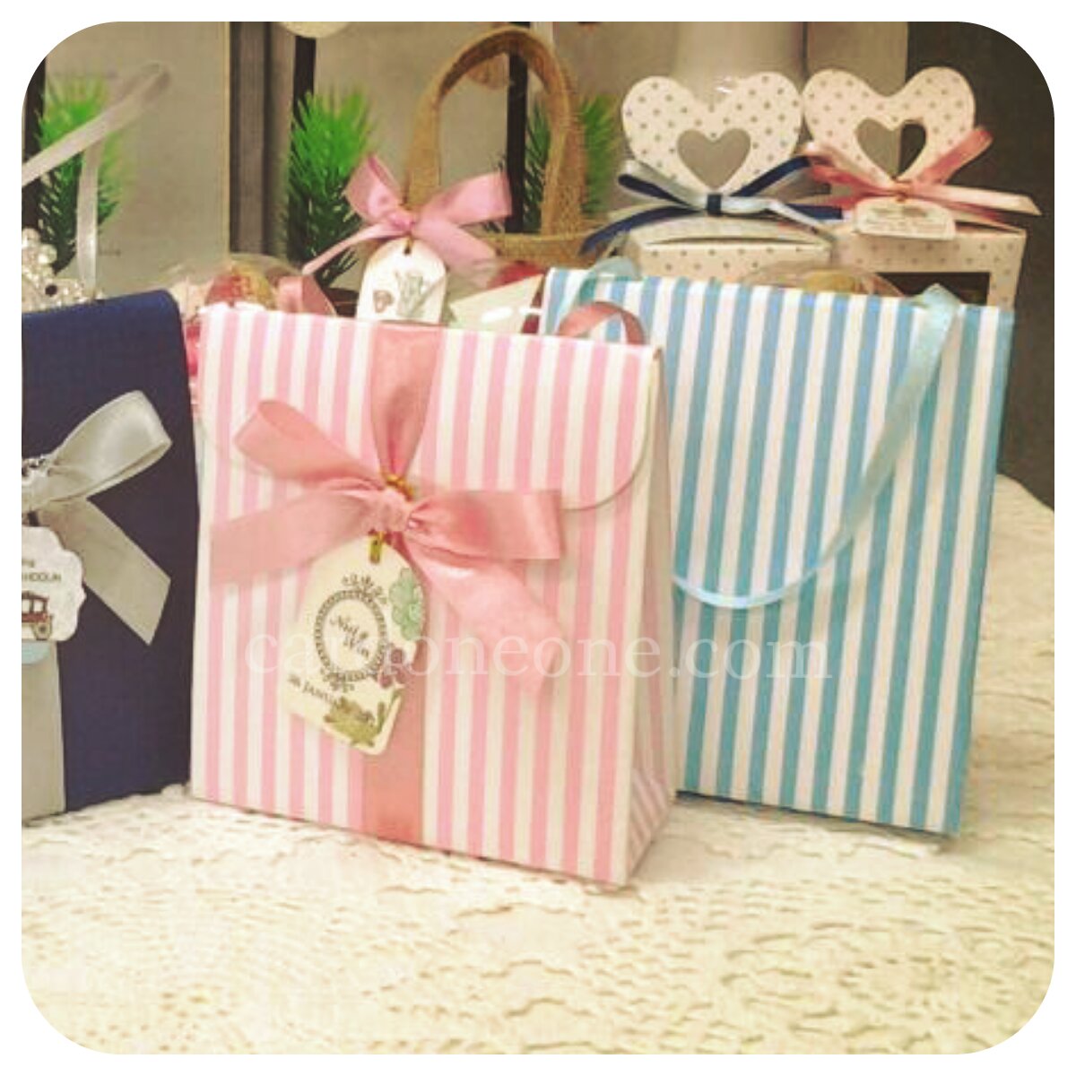 ของชำร่วยชาอัญชันในกล่องกระเป๋าหิ้ว