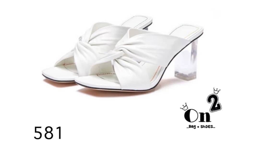 รองเท้าส้นสูง ส้นแก้วดีไซน์หน้าไขว้หนังนิ่มพื้นช่วงหน้าหัวตัดใส่แล้วช่วยให้เท้าดูขาวเรียวสวย มา 2 สีค่ะ