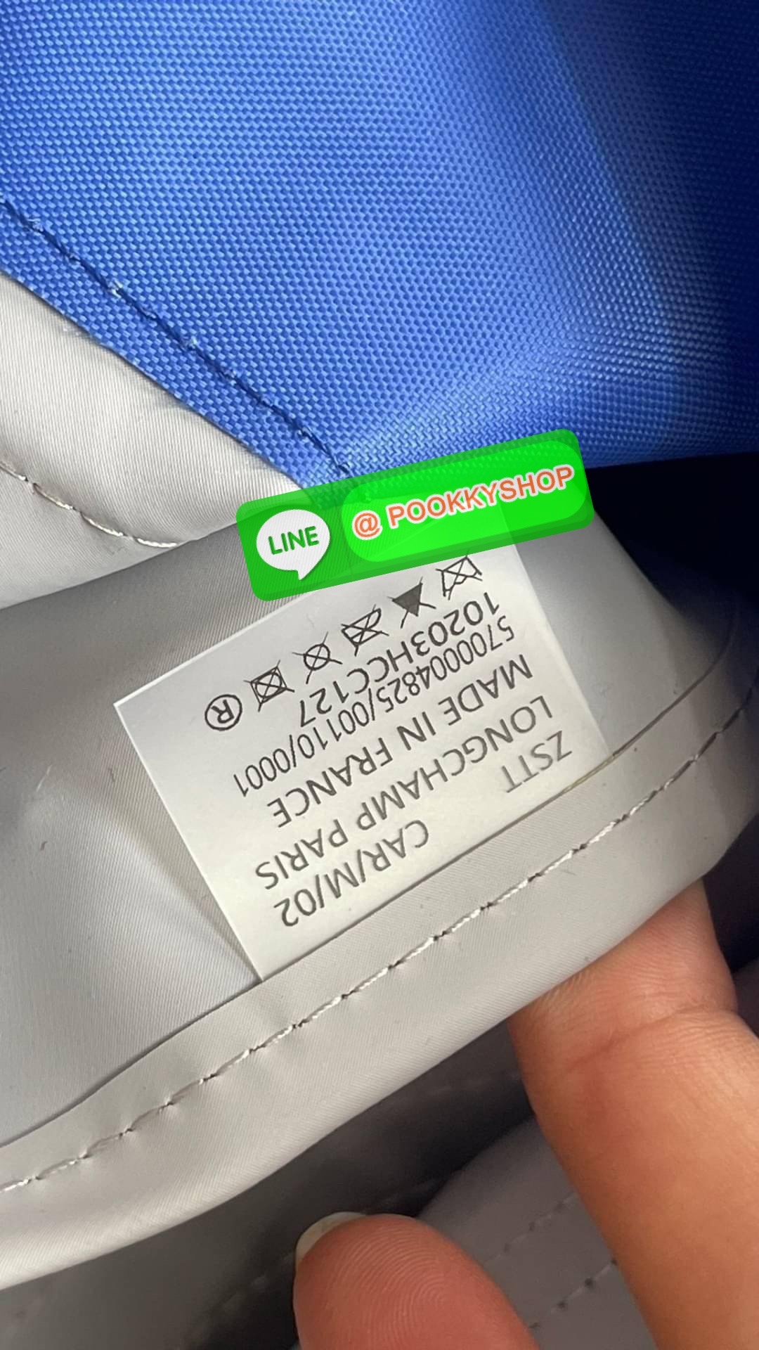 💕LONGCHAMP LE PLIAGE RE-PLAY Tote bag S เป็นอีกรุ่นที่น่าสนใจในการออกแบบ กระเป๋าโท้ทแนวตั้งที่กว้างขวางมีน้ำหนักเบา ใช้งานได้จริง ปิดด้วยกระดุมแป๊กและสามารถถือด้วยมือ สะพายไหล่ และสะพายข้างลำตัว Le Pliage Re-Play เวอร์ชันใหม่นี้ยังคงเติมชีวิตชีวา