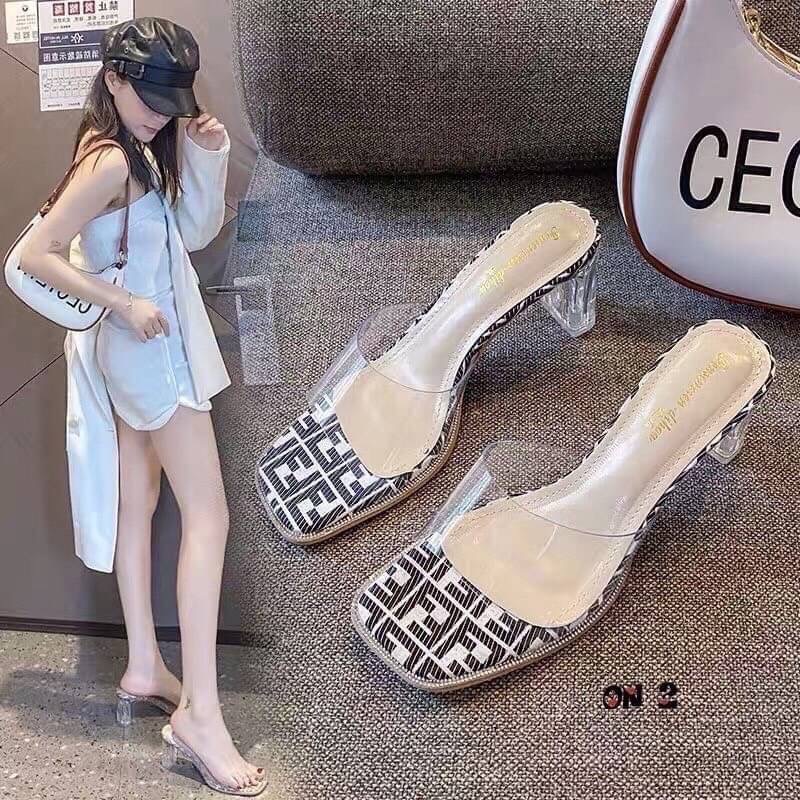 มาคร่า รองเท้าส้นสูงส้นแก้วหน้าใสพื้นลายสไตล์แบรนด์ สูง 7 cm สวยสูงสง่าดูแพงดูดีมากค่ะ