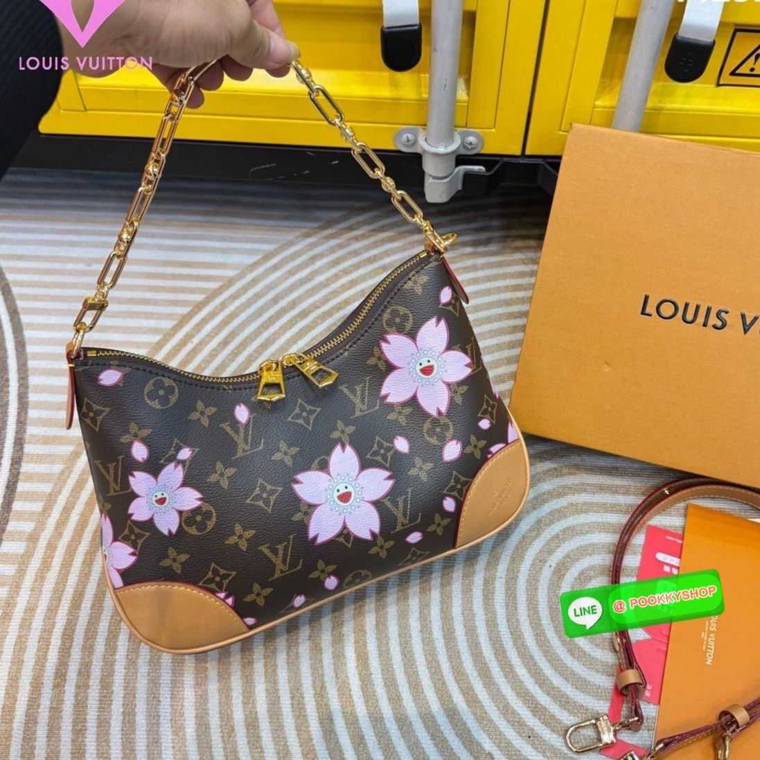 LV x TM Boulogne PM Cherry Blossom bag กระเป๋าสะพาย ดีไซน์คลาสสิครุ่นสุดปัง ปรับลุคให้มีชีวิตชีวาด้วยลายดอกไม้ซากุระเชอรี่บลอสซั่ม คอลใหม่สุดเอ็กซ์คลูซีฟ โมโนแกรมแคนวาสสุดไอคอนิกพิมพ์ลายดอกไม้สีสดใสคลาสสิค ขนาดกำลังดี ใช้งานได้สะดวกคล่องตัว ปากกระเป๋ามีซิ