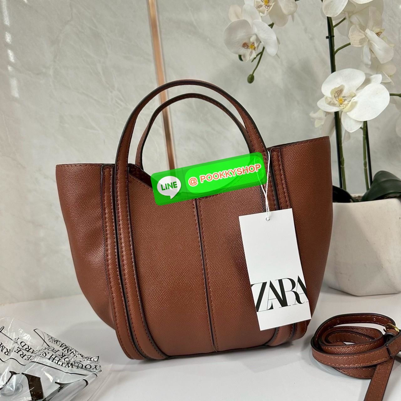 ZARA MINI CITY BAG WITH TOPSTITCHING กระเป๋าถือ /สะพายข้างยกระดับลุคของคุณด้วยกระเป๋ามินิซิตี้ดีไซน์โมเดิร์น โดดเด่นให้กับทุกสไตล์การแต่งตัว