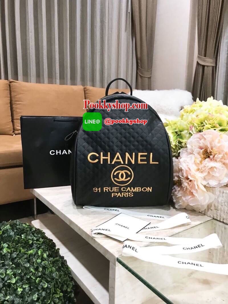 พร้อมส่งไอเท็มขายดี! NEW ARRIVAL! Chanel Backpack VIP Gift With Purchase (GWP) กระเป๋าสะพายเป้ Limited Edition พรีเมี่ยมกิ้ฟจาก Chanel Perfume Counter ขนาดใหญ่กำลังดี น้ำหนักเบา วัสดุหนังลายตารางด้านหน้าปักโลโก้แบรนด์หรู เปิดปิดด้วยซิปสะดวกใช้ หัวซิปแบรนด
