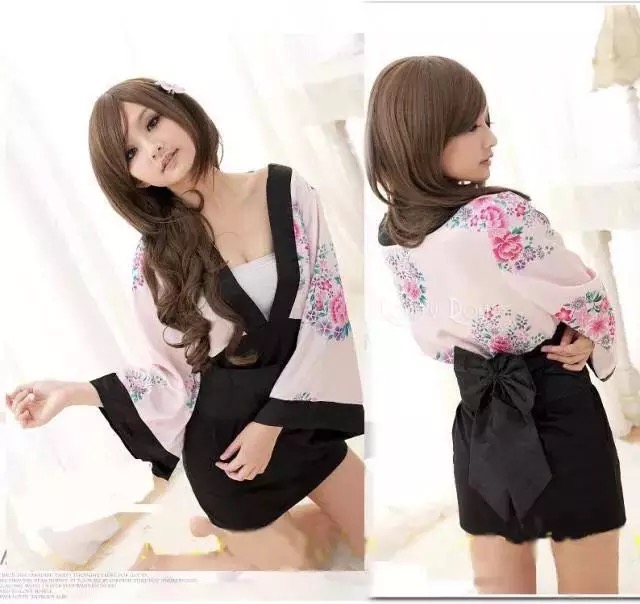ชุดคลุมเซ็กซี่ สาวซามูไร กิโมโนสั้น เซ็กซี่ ซีทรู แนวเกอิชา นางรำญี่ปุ่น ช่วงบนสีพื้นชมพูอ่อนลายดอกซากุระ ด้านล่างกระโปรงดำสั้น พร้อมสายคาดเอวและโบว์สำเร็จ น่ารักเซ็กซี่ ขี้เล่นคะ +G string เข้าชุดคะ